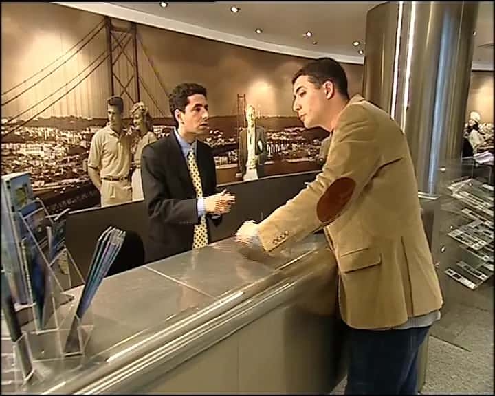 Homem que trata toda a gente por Sr. Vítor